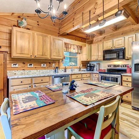 Waynesville Cabin With Covered Deck And Fire Pit! Lake Junaluska Zewnętrze zdjęcie