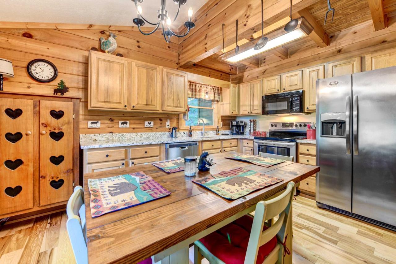 Waynesville Cabin With Covered Deck And Fire Pit! Lake Junaluska Zewnętrze zdjęcie