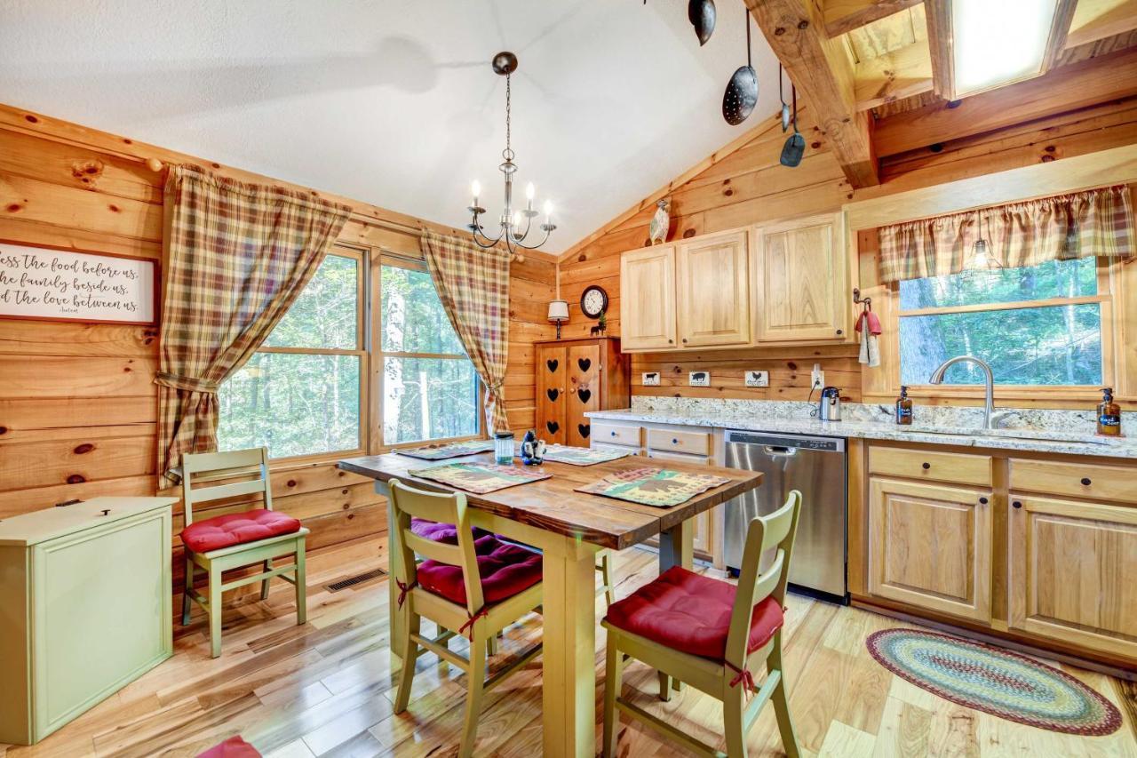 Waynesville Cabin With Covered Deck And Fire Pit! Lake Junaluska Zewnętrze zdjęcie