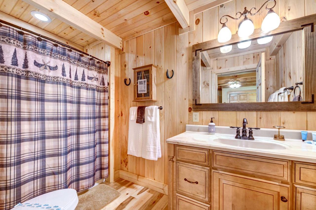 Waynesville Cabin With Covered Deck And Fire Pit! Lake Junaluska Zewnętrze zdjęcie