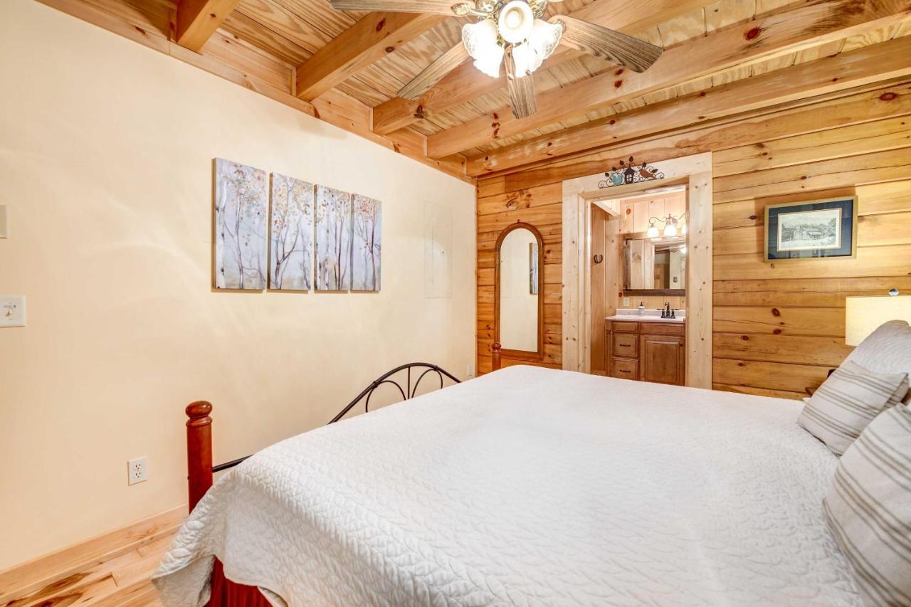 Waynesville Cabin With Covered Deck And Fire Pit! Lake Junaluska Zewnętrze zdjęcie