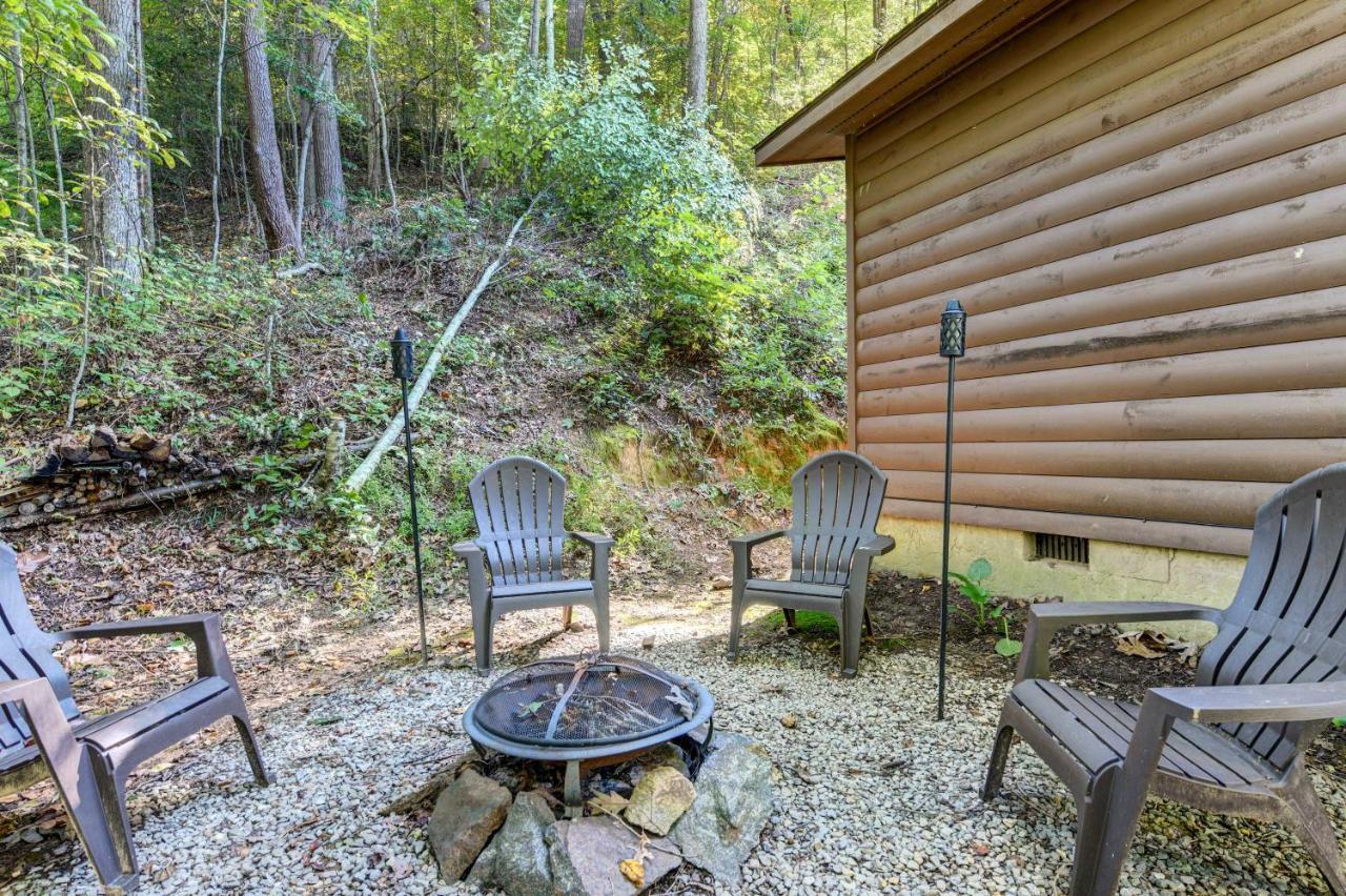Waynesville Cabin With Covered Deck And Fire Pit! Lake Junaluska Zewnętrze zdjęcie